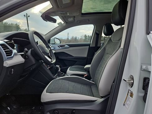 New 2026 Volkswagen Taos SE image 12