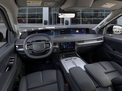 New 2026 Lincoln Navigator L Premier AWD/4WD image 9