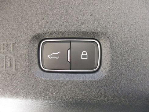 Used 2025 Ford Expedition Platinum image 48