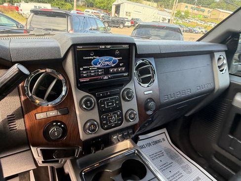 Used 2014 Ford F250 Lariat w/ Lariat Interior Package image 56