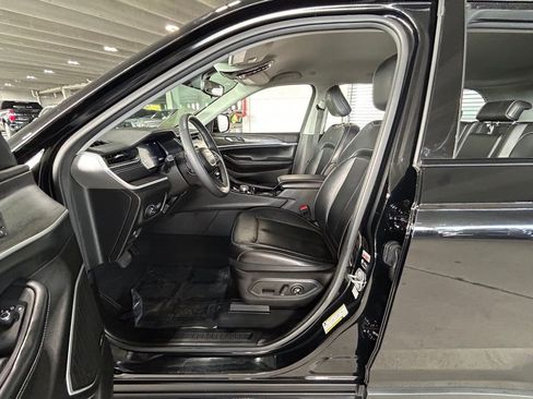 Used 2023 Jeep Grand Cherokee Limited image 15