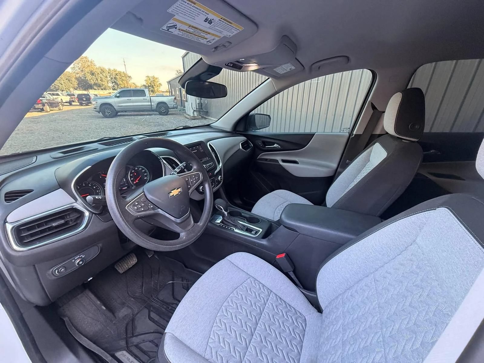 Used 2023 Chevrolet Equinox LS w/ LS Convenience Package FWD image 9