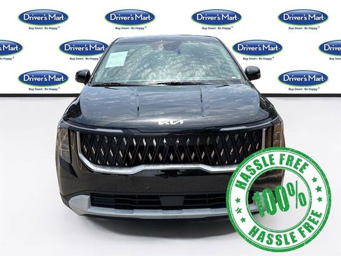 Used 2025 Kia Carnival FWD image 2