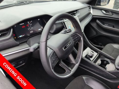 Certified 2024 Jeep Grand Cherokee L Laredo image 10