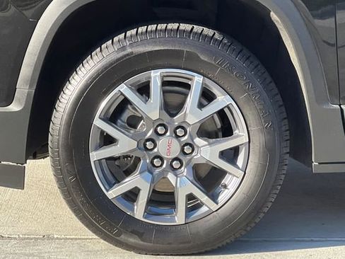 Used 2023 GMC Acadia SLT image 33