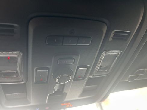 Used 2022 Chevrolet Tahoe Premier w/ Premium Package image 11