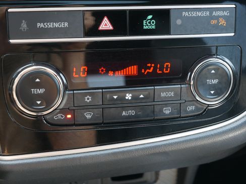 Used 2019 Mitsubishi Outlander GT AWD/4WD image 22