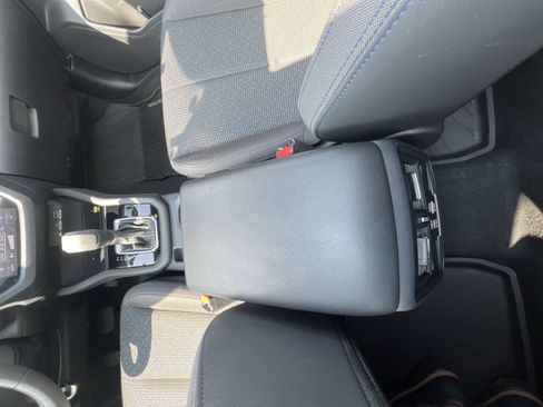 Used 2025 Subaru Forester Premium AWD/4WD image 24