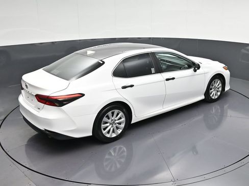 Used 2019 Toyota Camry LE FWD image 20