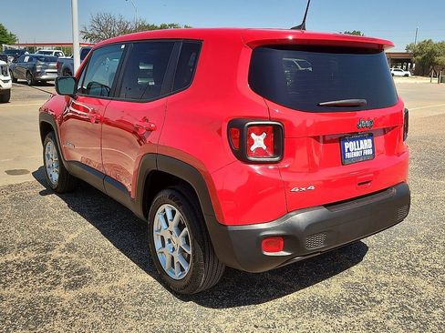 Used 2023 Jeep Renegade Latitude AWD/4WD image 2