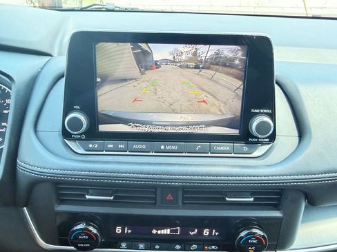 Used 2025 Nissan Rogue SV AWD/4WD image 25