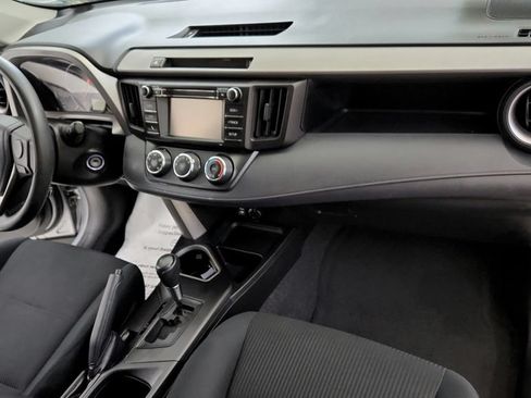 Used 2016 Toyota RAV4 LE AWD/4WD image 19
