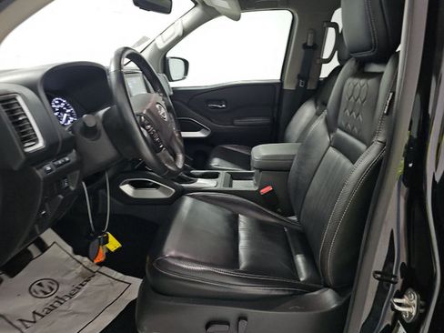 Used 2023 Nissan Frontier SV w/ SV Premium Package AWD/4WD image 2