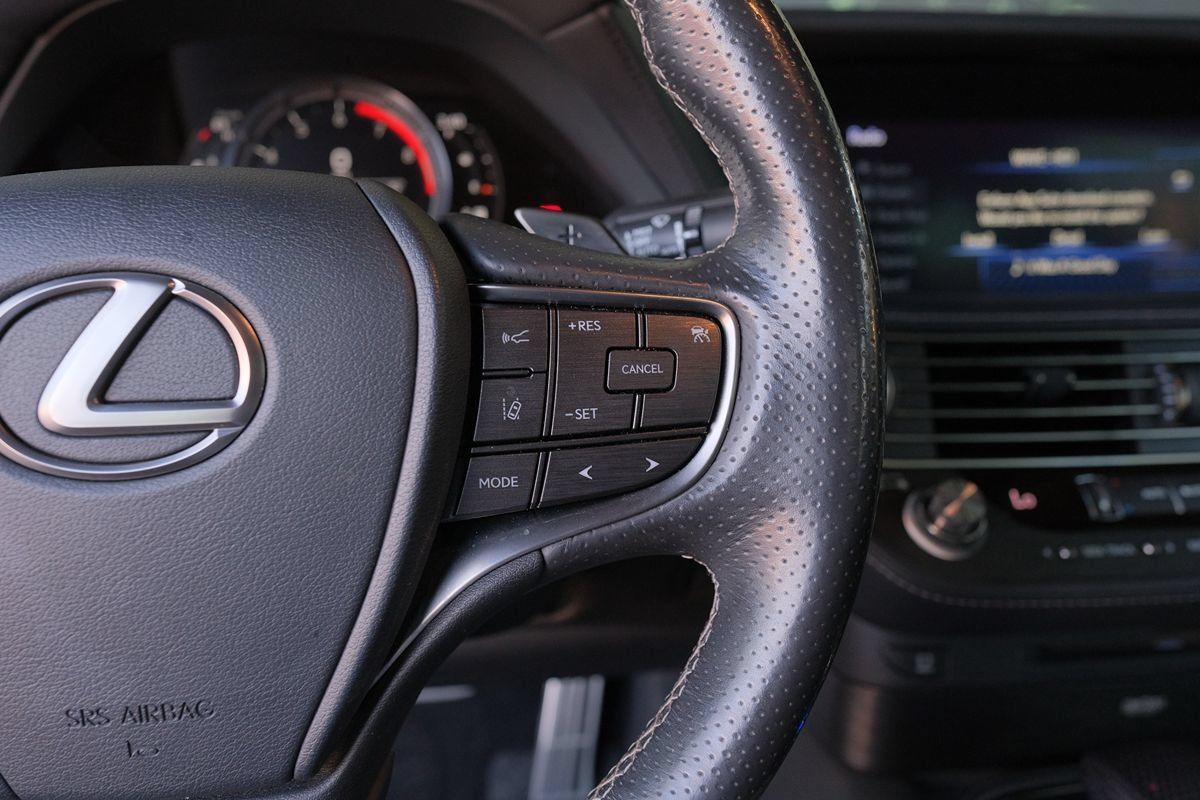 Used 2018 Lexus LS 500 F Sport w/ Performance Package RWD image 17