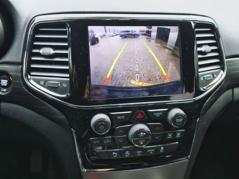 Used 2019 Jeep Grand Cherokee Altitude image 21