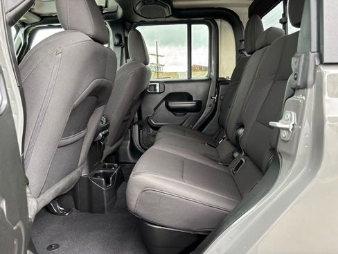 Used 2022 Jeep Gladiator Willys image 20