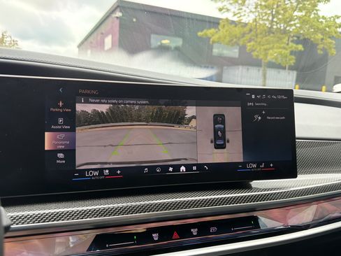 Used 2023 BMW i7 xDrive60 AWD/4WD image 19