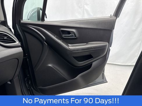 Used 2019 Chevrolet Trax LT w/ LT Convenience Package image 22