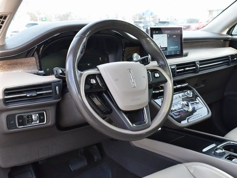 Used 2022 Lincoln Corsair Reserve w/ Equipment Group 201A image 10