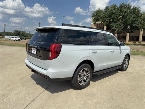 Used 2025 Ford Expedition Active RWD image 4
