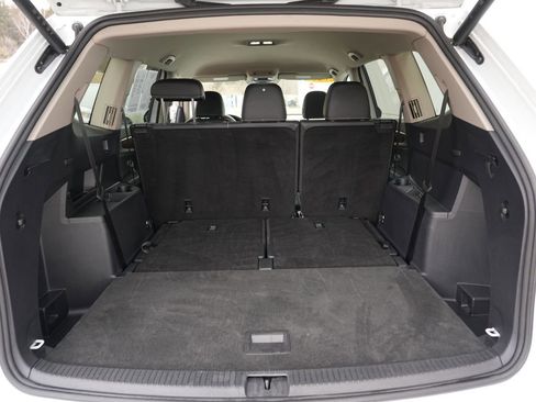 Used 2025 Volkswagen Atlas SE image 30