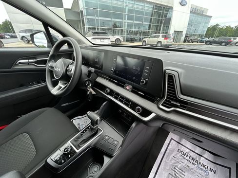 Used 2023 Kia Sportage LX AWD/4WD image 11