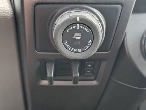 Used 2017 Ford F150 XLT w/ Equipment Group 302A Luxury AWD/4WD image 19