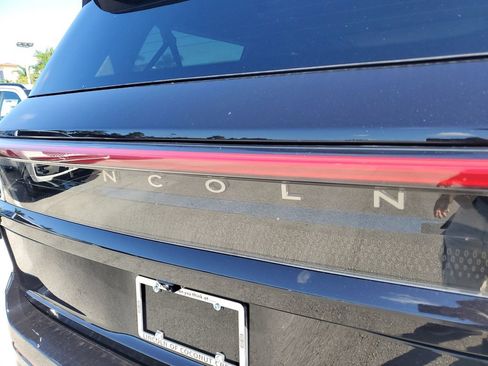 New 2025 Lincoln Navigator L Reserve AWD/4WD image 5