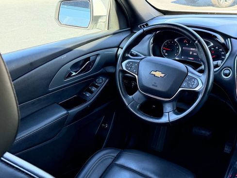 Used 2023 Chevrolet Traverse LT image 11