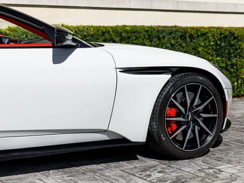 Used 2019 Aston Martin DB11 Volante image 9