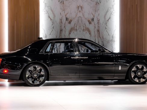 Used 2024 Rolls-Royce Phantom Sedan image 6