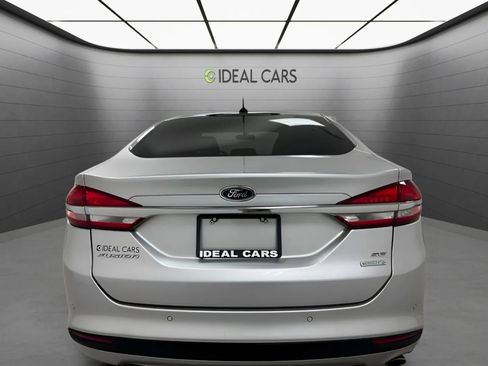 Used 2018 Ford Fusion SE w/ Fusion SE Technology Package FWD image 6