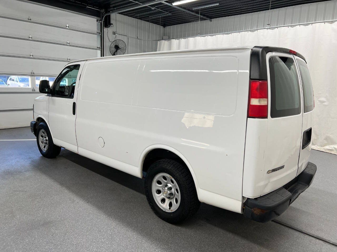 Used 2014 Chevrolet Express 1500 RWD image 6