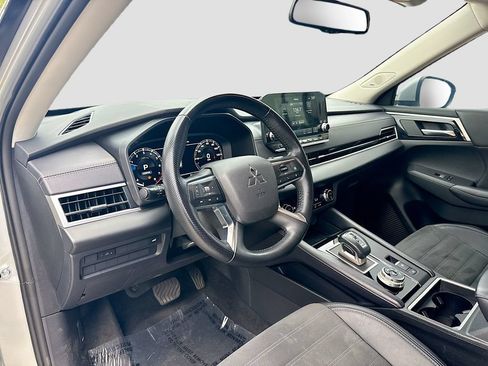 Used 2024 Mitsubishi Outlander SE FWD image 9