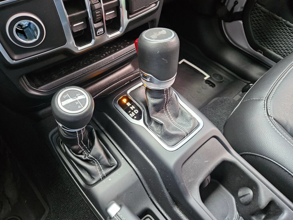 Used 2023 Jeep Wrangler Unlimited Sahara w/ Cold Weather Group AWD/4WD image 28