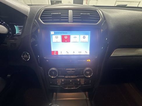Used 2019 Ford Explorer XLT w/ Equipment Group 202A FWD image 16