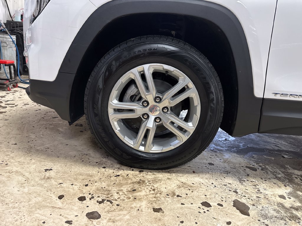 Used 2024 GMC Terrain SLE w/ Driver Convenience Package AWD/4WD image 11