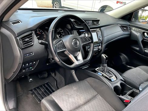 Used 2020 Nissan Rogue SV image 18