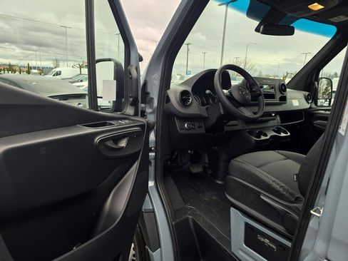 New 2025 Mercedes-Benz Sprinter 2500 image 18
