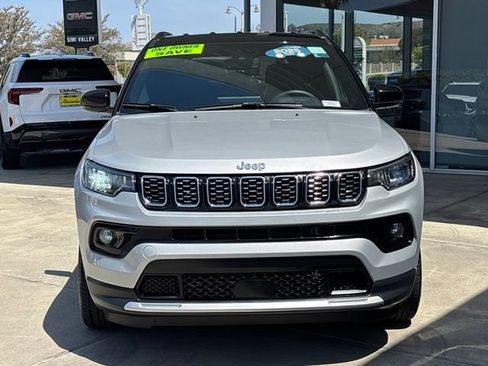 Used 2025 Jeep Compass Limited AWD/4WD image 9