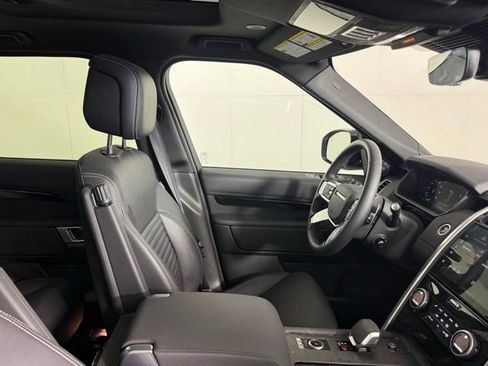 Certified 2025 Land Rover Discovery S AWD/4WD image 30