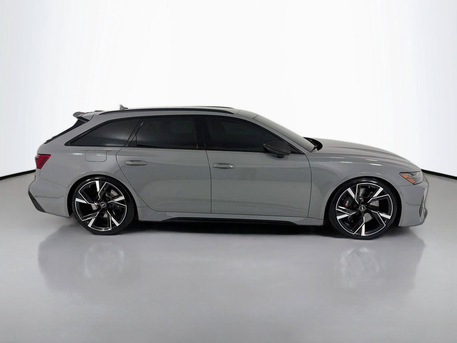 Used 2022 Audi RS 6 AWD/4WD image 26