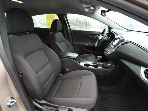 Used 2023 Chevrolet Malibu LT image 25