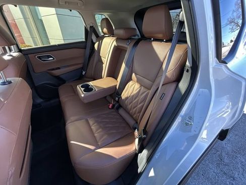 Certified 2025 Nissan Rogue Platinum w/ Tech Package AWD/4WD image 23