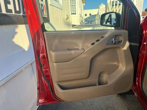 Used 2018 Nissan Frontier SV image 20