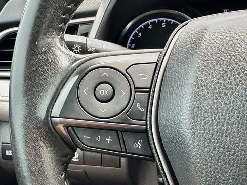 Used 2021 Toyota Camry SE FWD image 12