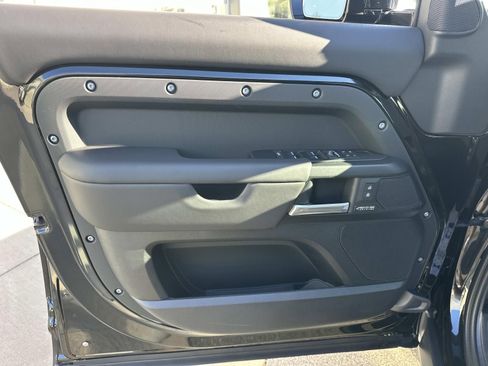 New 2026 Land Rover Defender 130 V8 AWD/4WD image 9