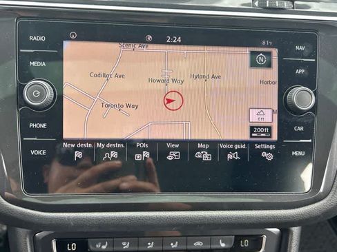 Used 2020 Volkswagen Tiguan SEL FWD image 9