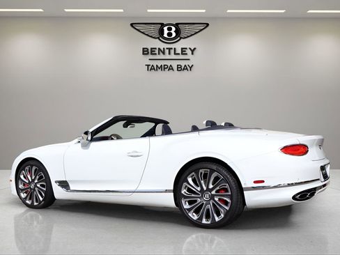 Certified 2023 Bentley Continental GT V8 AWD/4WD image 3