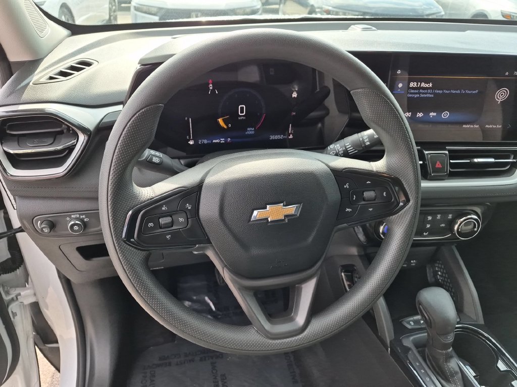 Used 2025 Chevrolet TrailBlazer LT AWD/4WD image 21